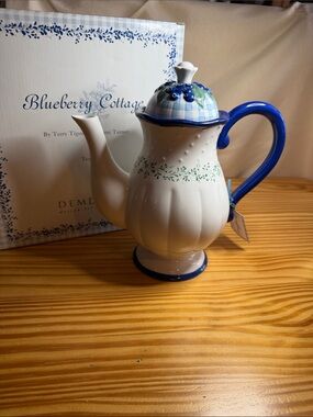 NIB Vintage Demdaco Blueberry Cottage Teapot Terry Tigue Retired Woodsong